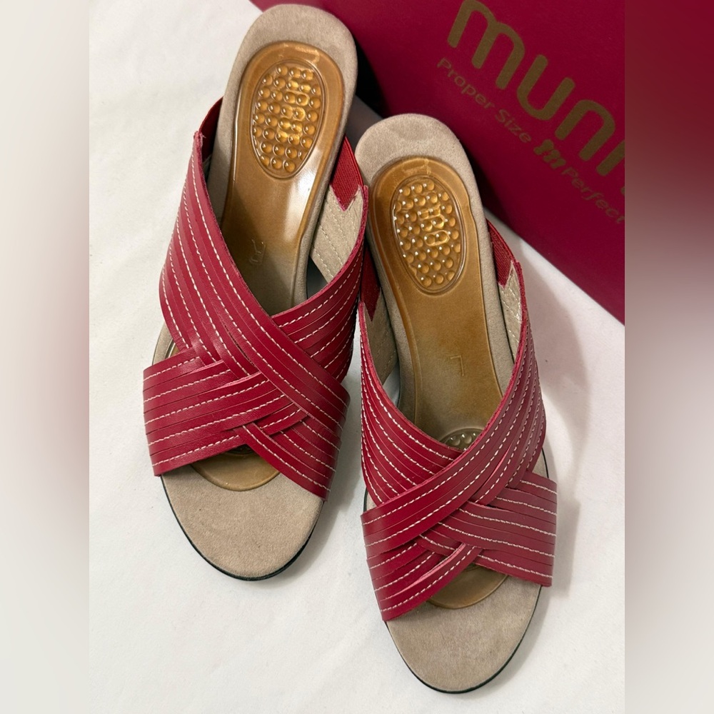 Munro Burgundy/ Red Leather Slide Sandal Crisscross Woven Vamp Contoured Footbed - Picture 3 of 7